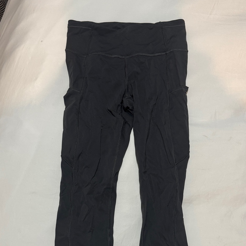 Black low-Waisted capri leggings with pickets
